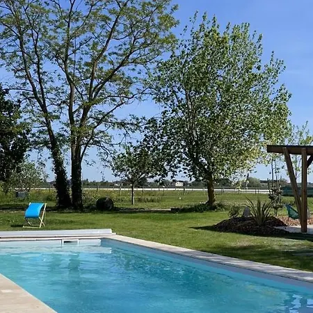 Au Gre De La Loire Piscine Et